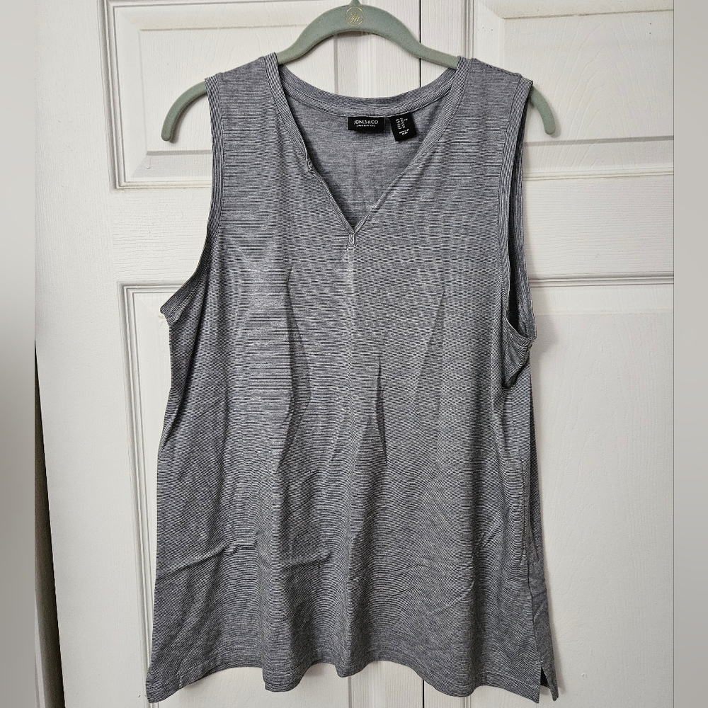Jones & Co Gray Women's Sleeveless Top